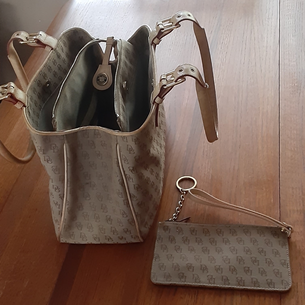 Dooney & Bourke 2 PC purse set